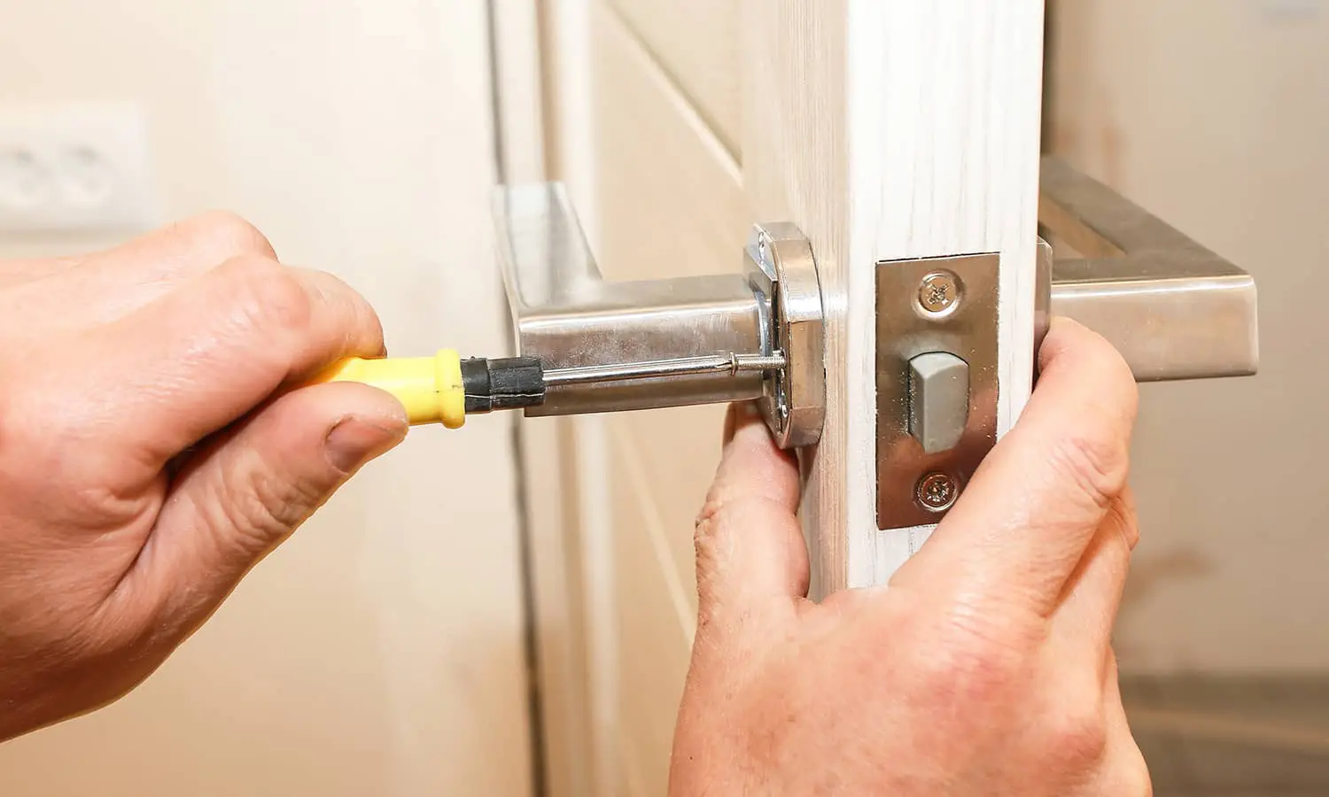 House locksmith services Carrollwood